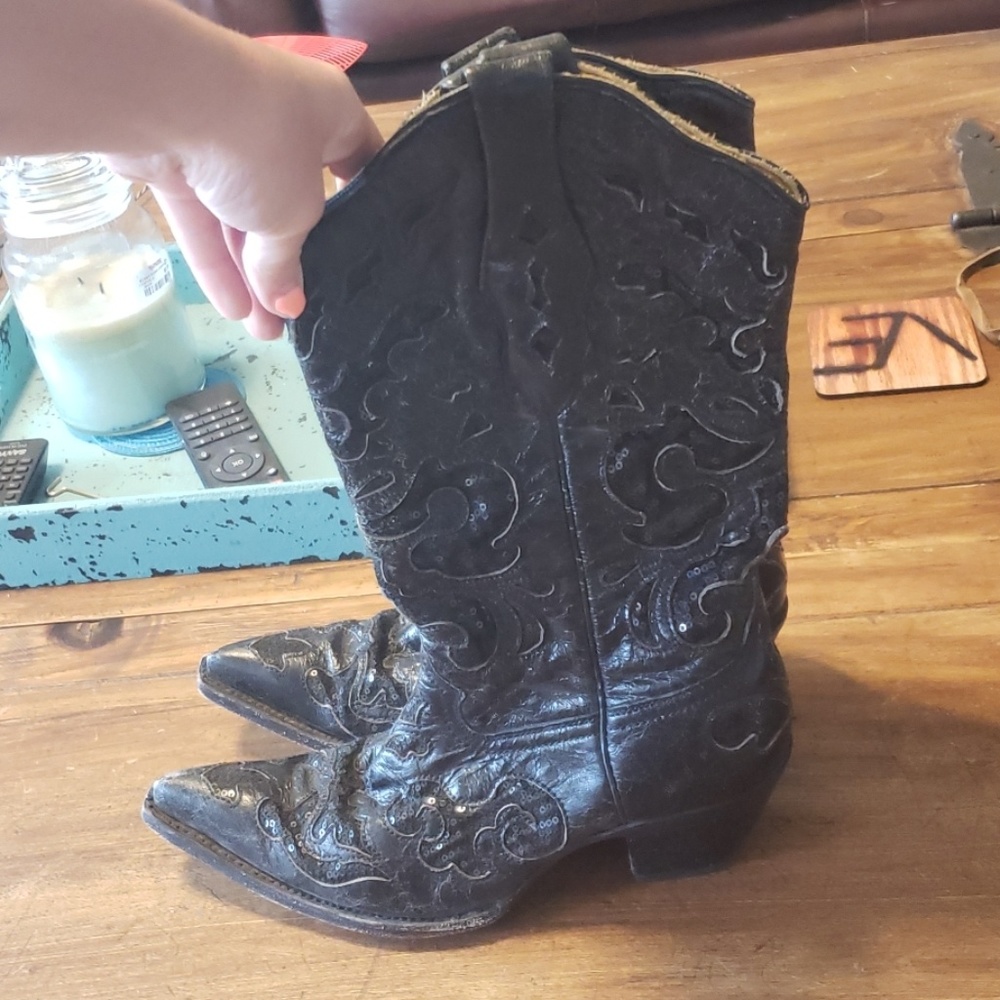 Black boots!